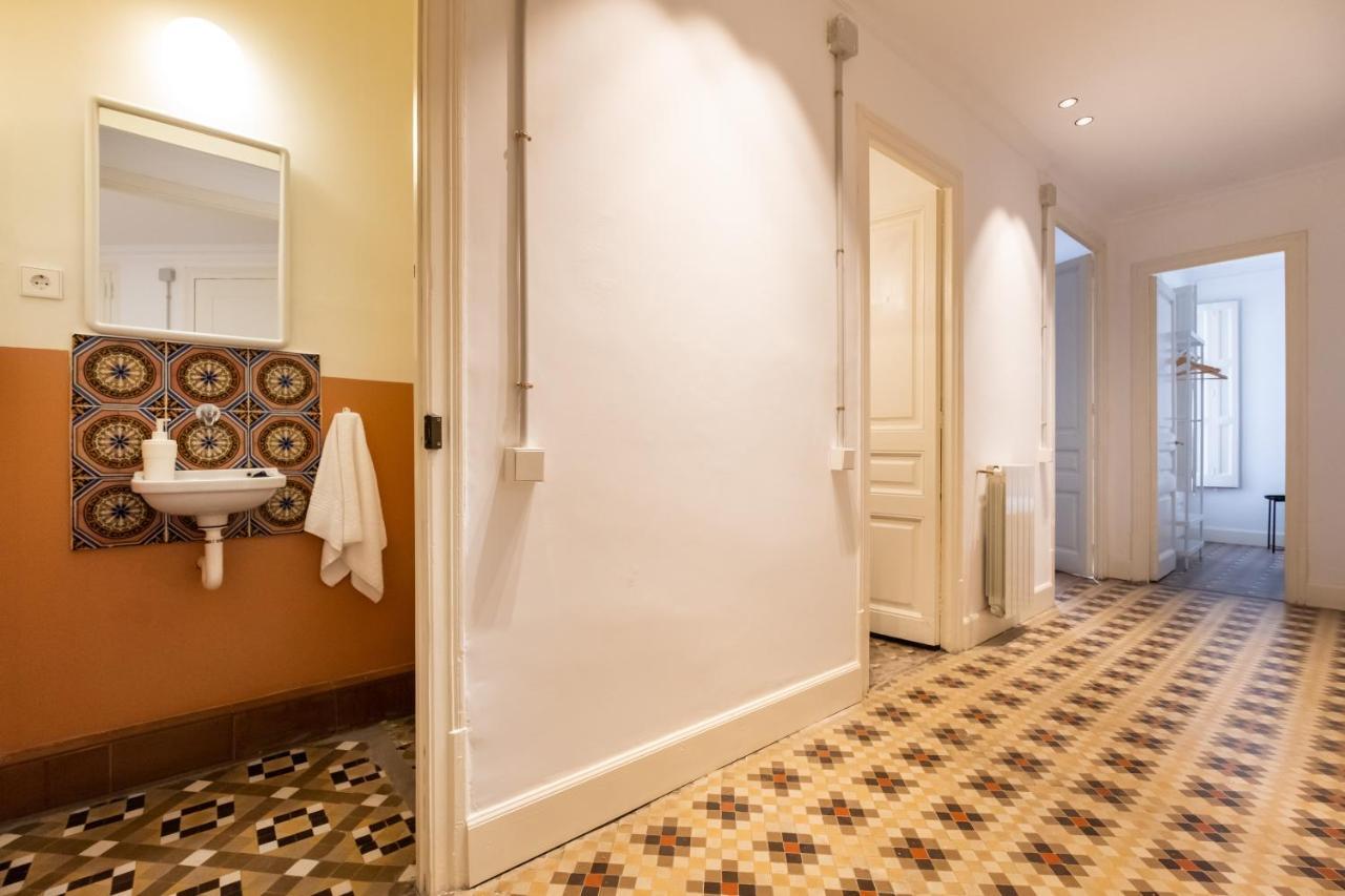 B42 - Modernist Apartment For Large Groups In Eixample Barselona Dış mekan fotoğraf